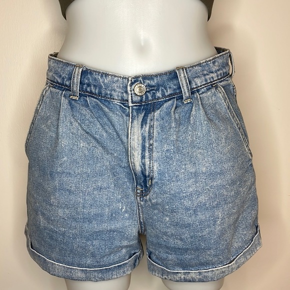 American Eagle Outfitters Pants - AMERICAN Eagle Mom Short - Size 4